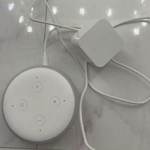 excellent condition amazon alexa with smart plug
